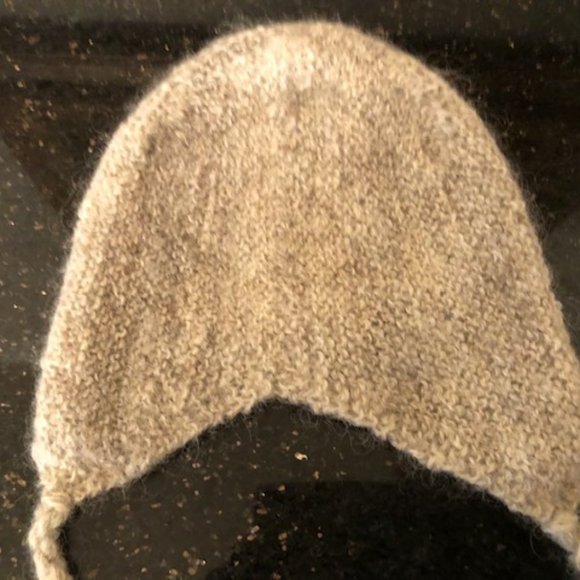 Hand Knit Oatmeal Color (Infant) Baby Hat, probably from Guatemala or Peru. - Picture 2 of 4